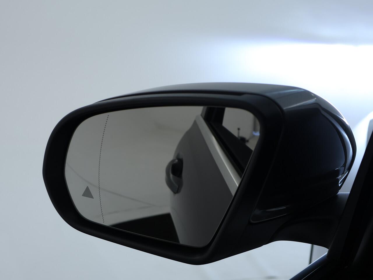 Mercedes-Benz EQB 300 4-MATIC Luxury Line | Trekhaak af fabriek| Panorama Schuif-Kanteldak | Adaptieve Cruise i.c.m Rijass.Pakket | 360°-Camera | Sfeerverlichting | Winter pakket: Stuur en Stoelverwarming| Inclusief 24 maanden MB Certified garantie voor Europa.