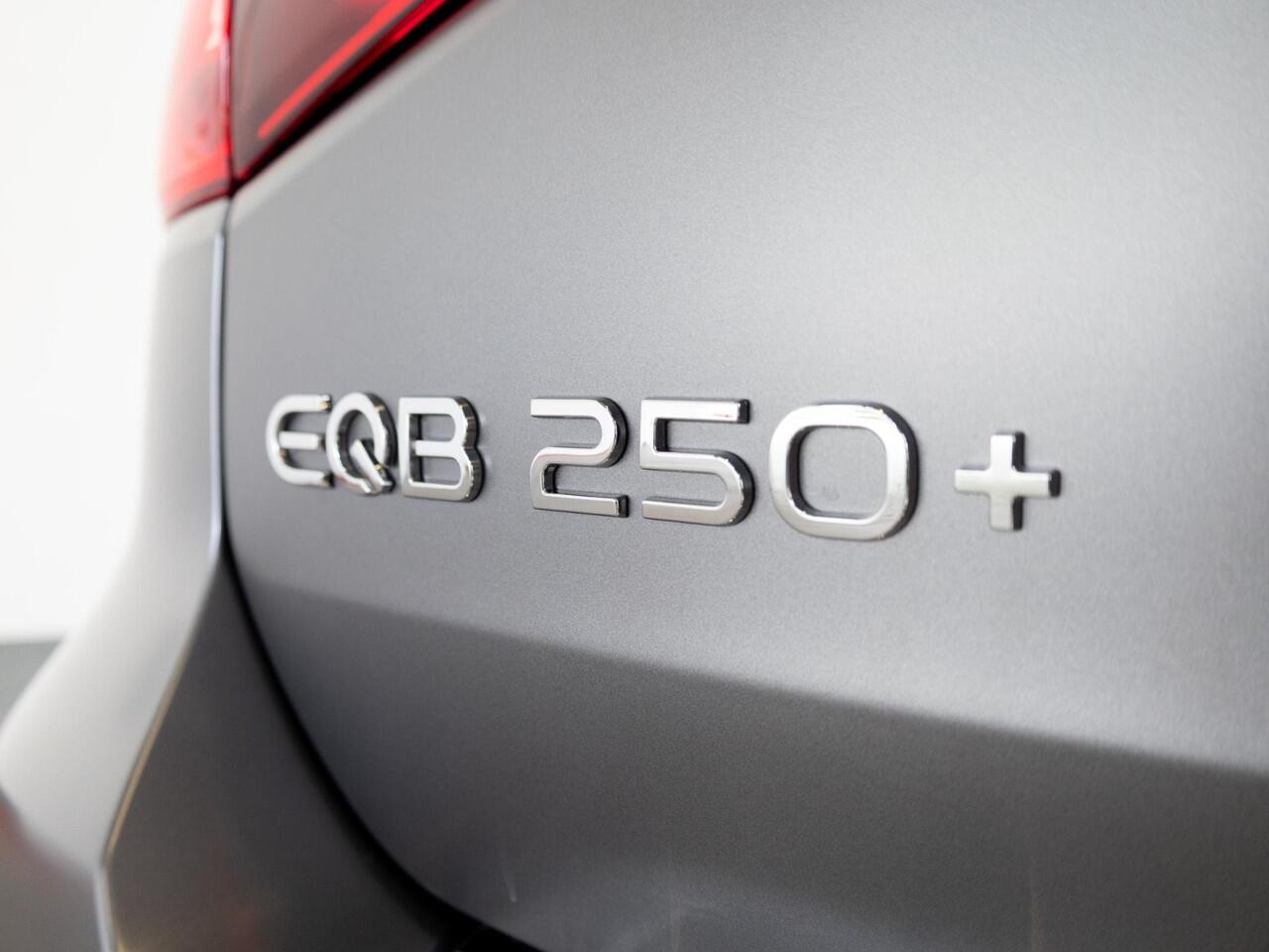 Mercedes-Benz EQB 250+ Business Solution AMG 7p. 71 kWh Panorama dak