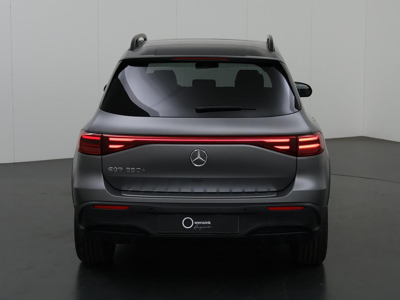 Mercedes-Benz EQB 250+ AMG Line 71 kWh l Nightpakket l Panoramadak