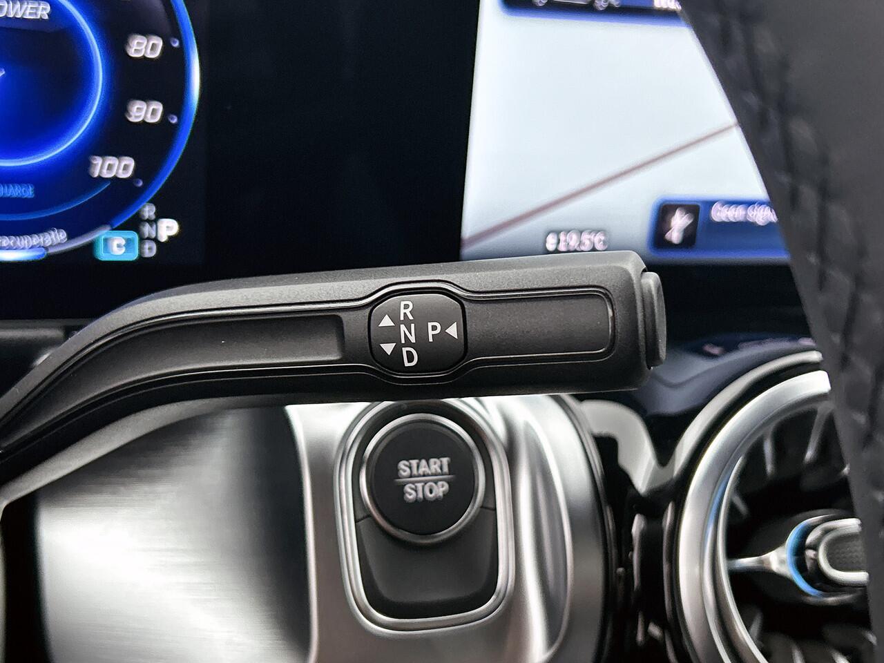 Mercedes-Benz EQB 250+ Business Solution 71 kWh | Parkeerpakket met achteruitrijcamera | EASY PACK achterklep | Sfeerverlichting | Stoelverwarming voor | Licht- en zicht pakket | USB-pakket | Zitcomfortpakket |