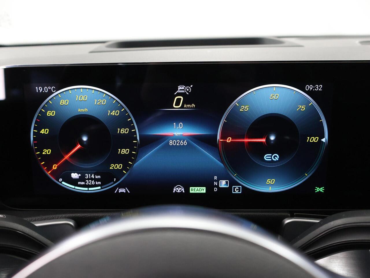 Mercedes-Benz EQB 250 AMG Line 67 kWh | Rijassistentiepakket | Panoramadak | Headup | Lederen bekleding | Stoelventilatie |