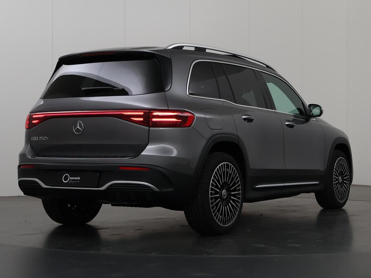 Mercedes-Benz EQB 250+ AMG Line 71 kWh | Head-up display | Panoramaschuifdak | Stoelverwarming | Keyless go | Smartphone-integratie |