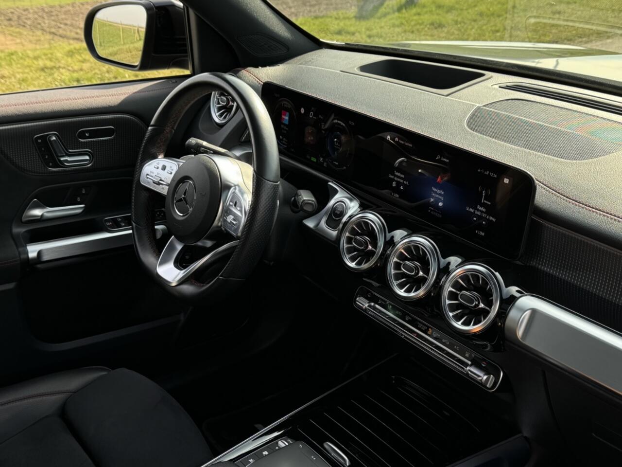 Mercedes-Benz EQB 250 AMG Line Pano BTW auto