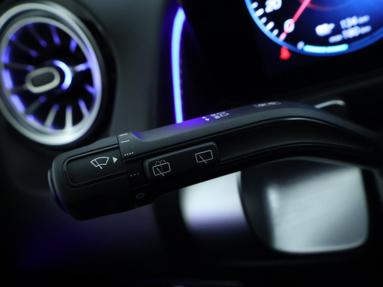 Mercedes-Benz EQB 300 4MATIC AMG Line 7p. 67 kWh | KEYLESS-GO comfort pakket | Stoelverwarming vooraan | MBUX augmented reality voor navigatie | Inclusief 48 maanden MB Certified garantie voor Europa.