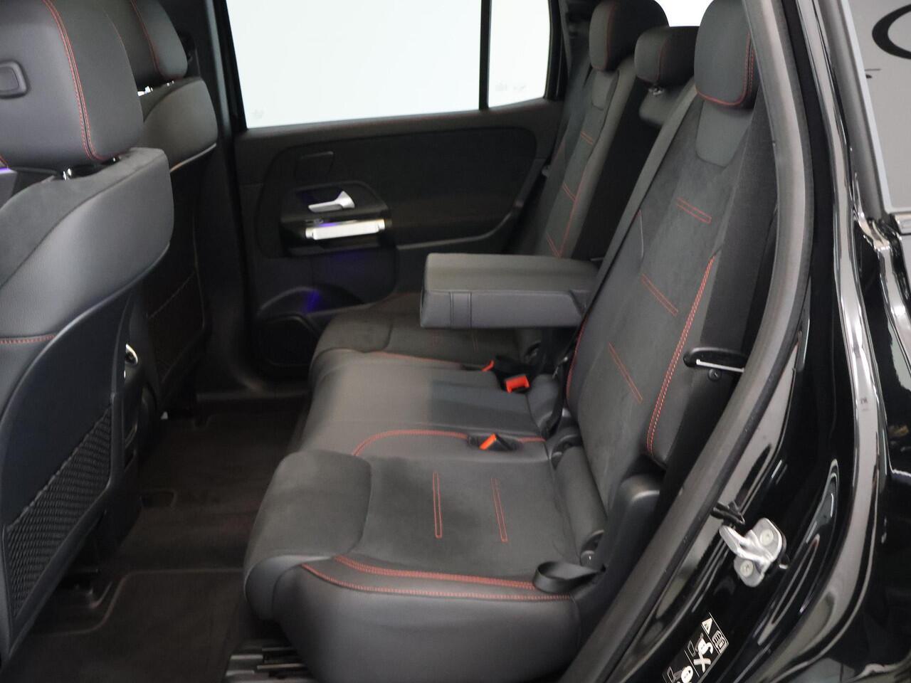 Mercedes-Benz EQB 300 4MATIC AMG NIGHT Premium 67 kWh | Panoramadak | Sfeerverlichting | Apple Carplay | Stoelverwarming | Achteruitrijcamera |