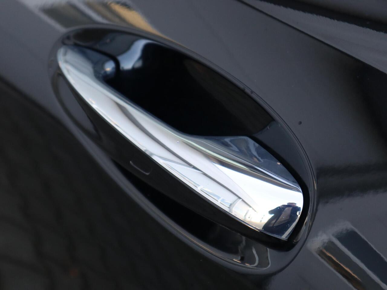 Mercedes-Benz EQB 300 4MATIC AMG line