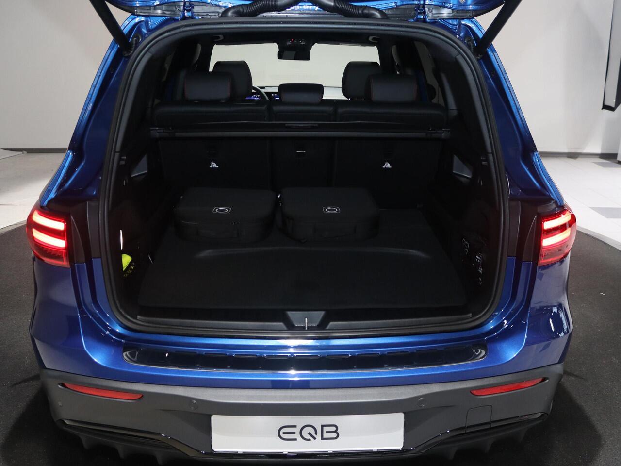 Mercedes-Benz EQB 250+ AMG Line 71 kWh | Premium Pakket | Rij-assistentiepakket | Nightpakket | Winterpakket | Panorama-schuifdak | Verstelbare Demping |