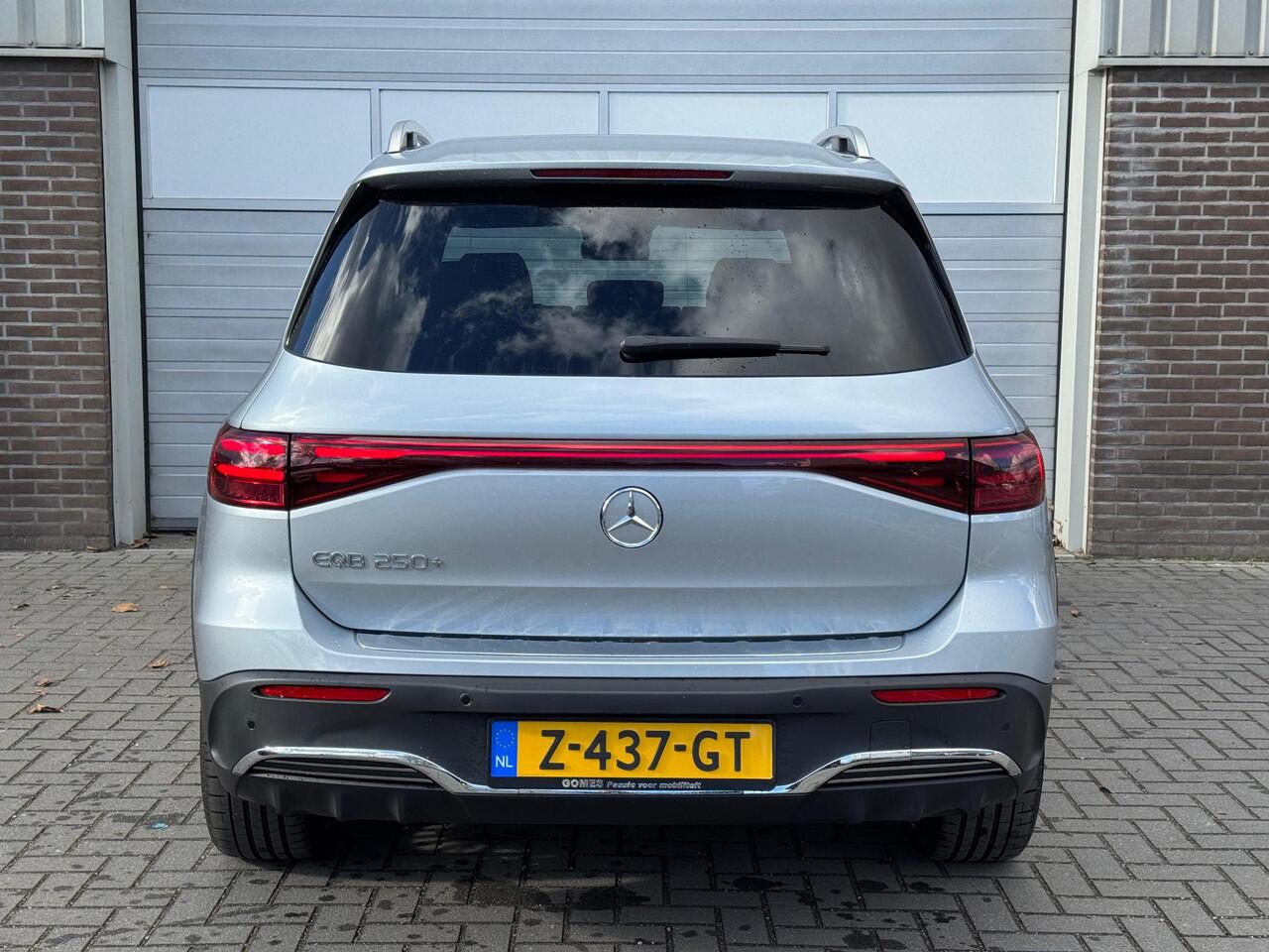 Mercedes-Benz EQB 250+ AMG Line | 7 Zits! | Panoramadak | Achteruitrijcamera | Memorystoelen Verwarmd | Sfeerverlichting | Apple & Android Carplay