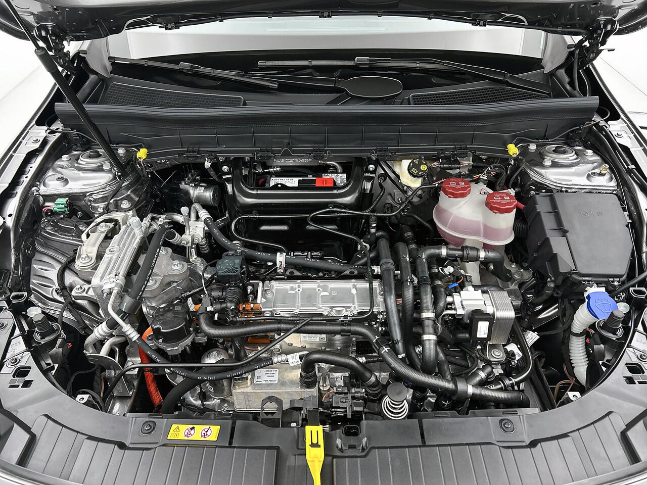 Mercedes-Benz EQB 250+ Business Solution 7p. 71 kWh | Parkeerpakket met achteruitrijcamera | EASY PACK achterklep | Sfeerverlichting | Verwarmde stoelen vooraan | Extra USB-poorten | Zitcomfortpakket | Licht- en zicht pakket |