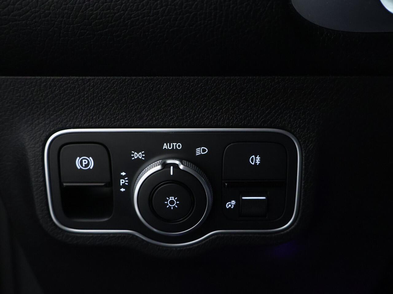 Mercedes-Benz EQB 300 4-MATIC Luxury Line | Trekhaak af fabriek| Panorama Schuif-Kanteldak | Adaptieve Cruise i.c.m Rijass.Pakket | 360°-Camera | Sfeerverlichting | Winter pakket: Stuur en Stoelverwarming| Inclusief 24 maanden MB Certified garantie voor Europa.