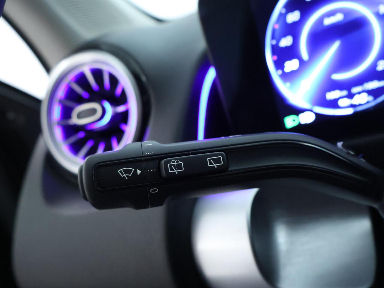 Mercedes-Benz EQB 300 4-MATIC Luxury Line | Trekhaak af fabriek| Panorama Schuif-Kanteldak | Adaptieve Cruise i.c.m Rijass.Pakket | 360°-Camera | Sfeerverlichting | Winter pakket: Stuur en Stoelverwarming| Inclusief 24 maanden MB Certified garantie voor Europa.