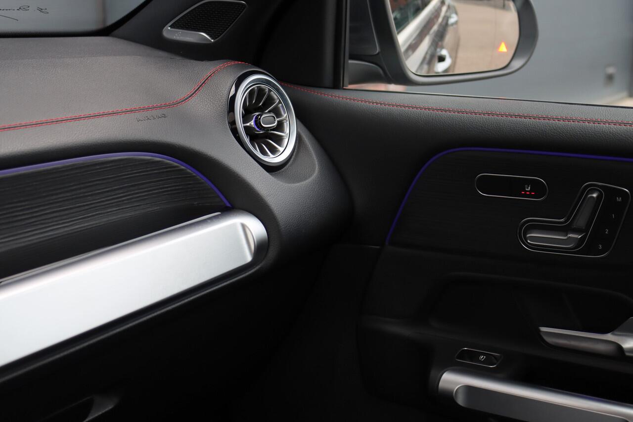 Mercedes-Benz EQB 300 4MATIC AMG Line 71 kWh | Facelift | Panoramadak | Distronic | Memory | Burmester | Keyless Go | Trekhaak | Verwarmd Stuurwiel | Surround Camera | HUD | Augmented Reality |