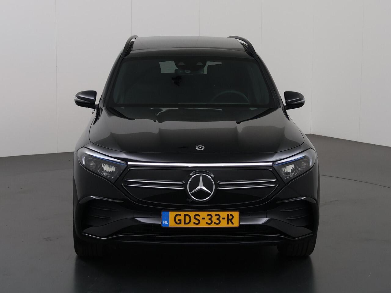 Mercedes-Benz EQB 300 4MATIC AMG NIGHT Premium 67 kWh | Panoramadak | Sfeerverlichting | Apple Carplay | Stoelverwarming | Achteruitrijcamera |