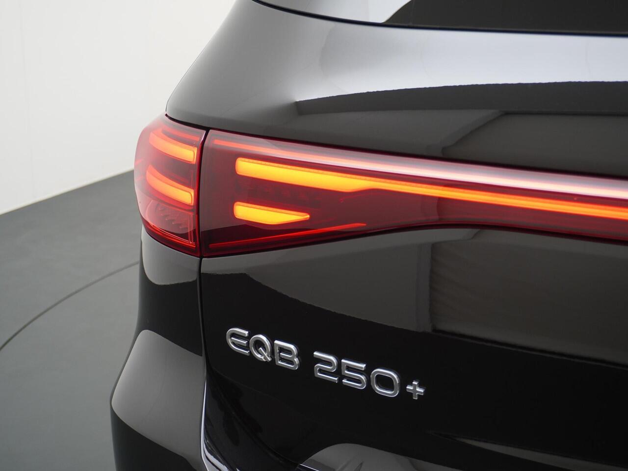 Mercedes-Benz EQB 250+ Business Solution Luxury 7pers. 71 kWh Accu | Distronic Cruise Control | Memorystoelen | 360° Camera | Panorama - Schuifdak | DAB+ Radio | Apple Carplay & Android Auto | Stuurwielverwarming