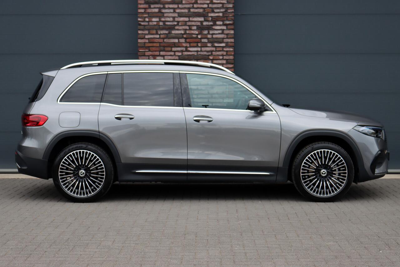 Mercedes-Benz EQB 300 4MATIC AMG Line 71 kWh | Facelift | Panoramadak | Distronic | Memory | Burmester | Keyless Go | Trekhaak | Verwarmd Stuurwiel | Surround Camera | HUD | Augmented Reality |