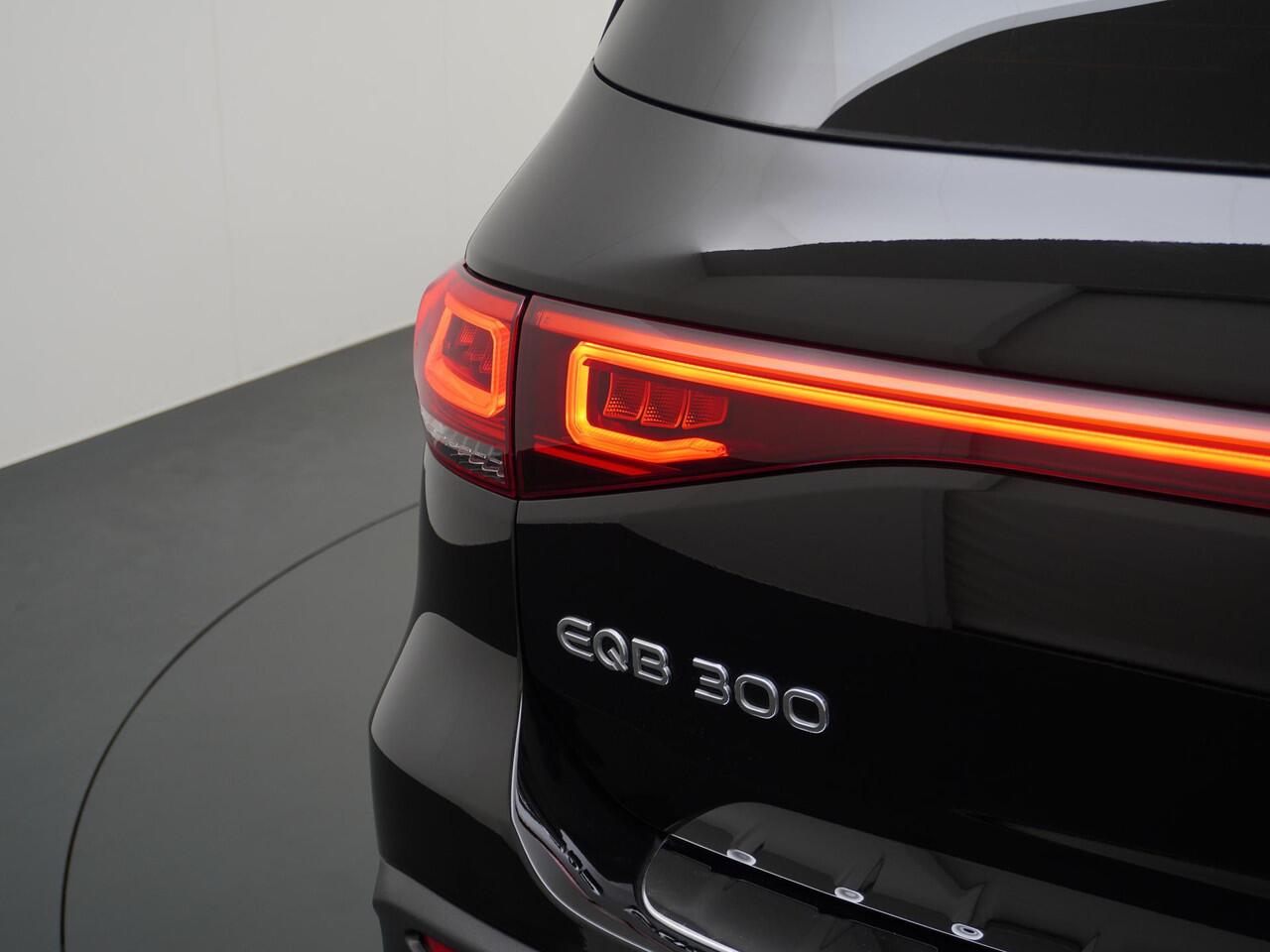 Mercedes-Benz EQB 300 4MATIC AMG Line 67 kWh CAMERA | PANO | RIJKLAARPRIJS INCL. 12 MND. BOVAGGARANTIE