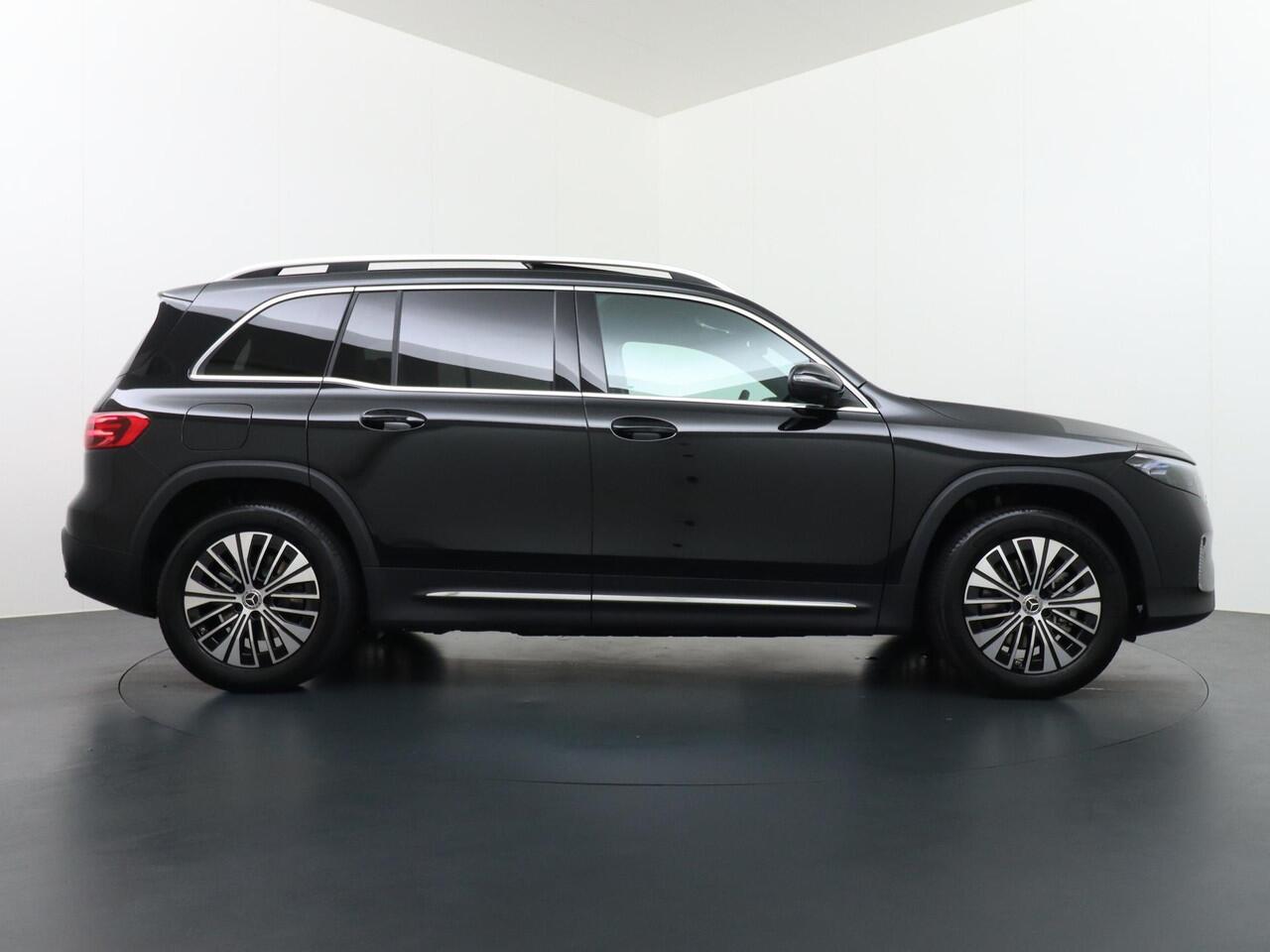 Mercedes-Benz EQB 250+ Business Solution Luxury 71 kWh Accu | Panorama - Schuifdak | Trekhaak Wegklapbaar | Distronic Cruise Control | Memorystoelen | Burmester Surround Sound | Apple Carplay & Android Auto