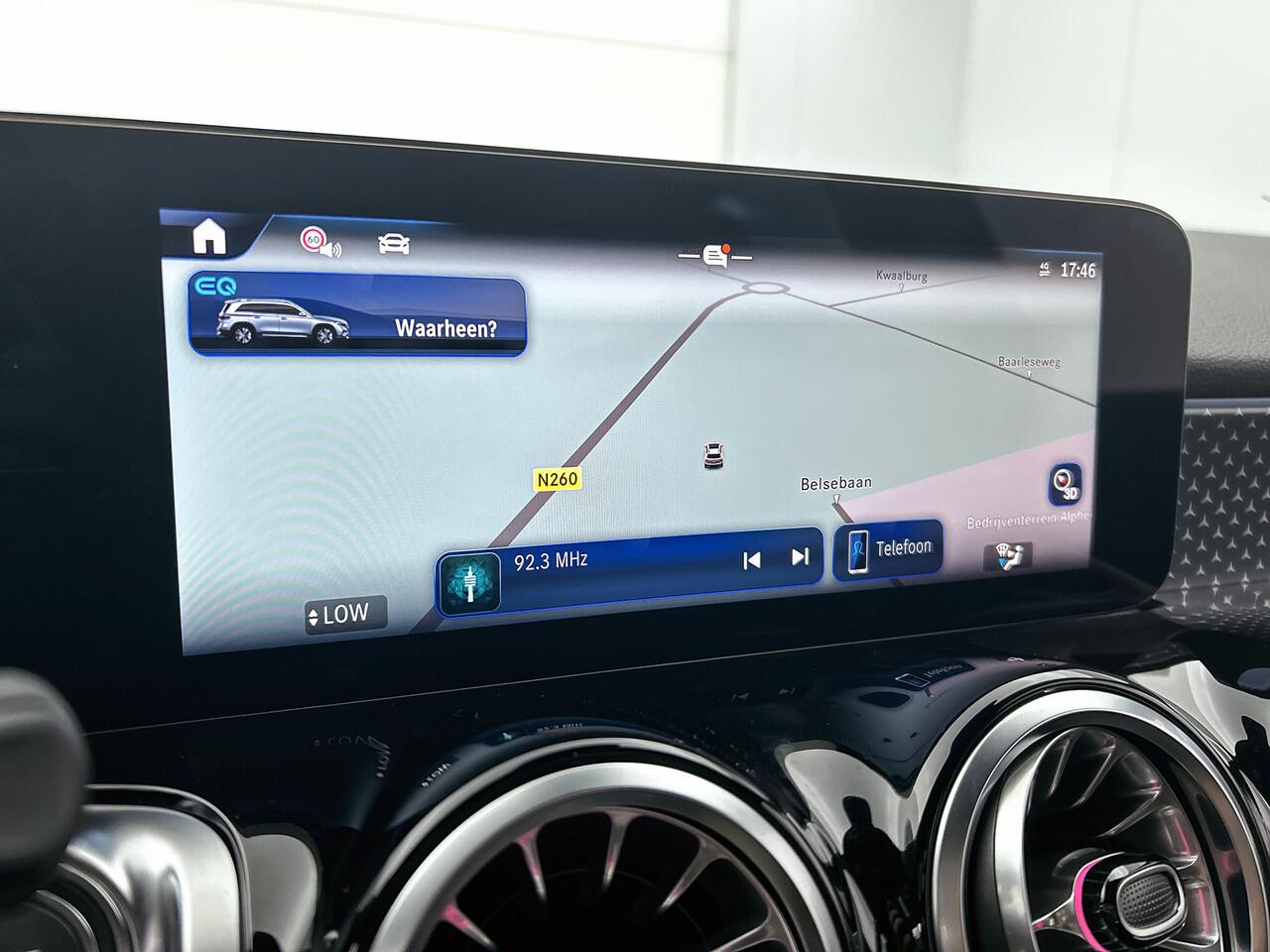 Mercedes-Benz EQB 250+ Business Solution 71 kWh | Parkeerpakket met achteruitrijcamera | EASY PACK achterklep | Zitcomfortpakket | Extra USB-poorten | Verwarmde stoelen vooraan | Sfeerverlichting | Licht- en zicht pakket |