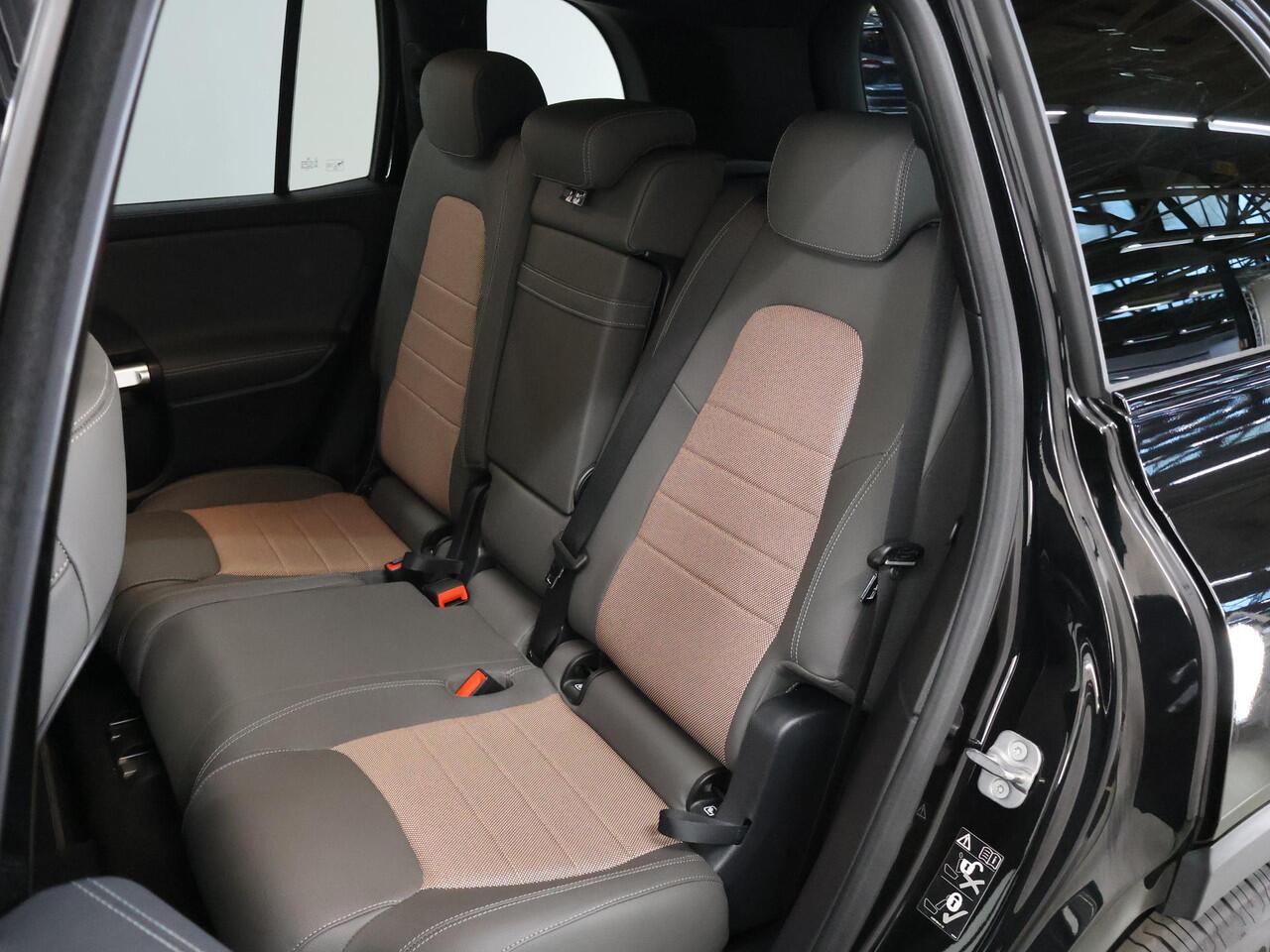 Mercedes-Benz EQB 300 4MATIC Luxury Line 67 kWh | Night | 360 graden camera | Stoelverwarming | Sfeerverlichting |