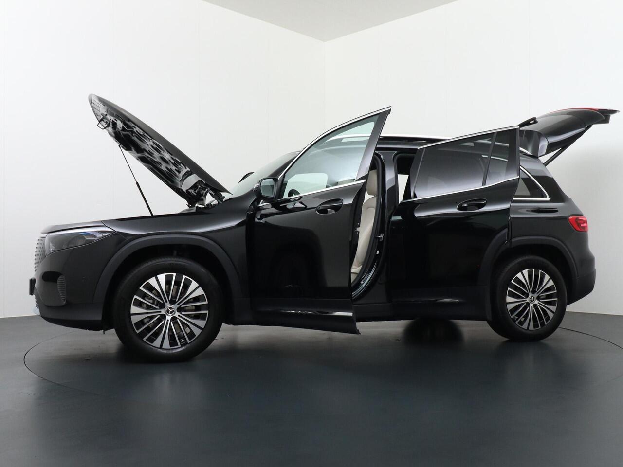 Mercedes-Benz EQB 250+ Business Solution Luxury 71 kWh Accu | Panorama - Schuifdak | Trekhaak Wegklapbaar | Distronic Cruise Control | Memorystoelen | Burmester Surround Sound | Apple Carplay & Android Auto