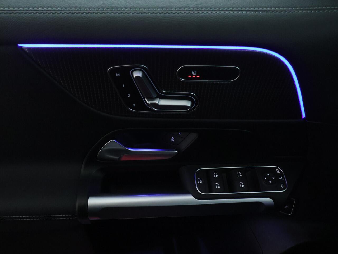 Mercedes-Benz EQB 300 4MATIC AMG Line 7p. 67 kWh | KEYLESS-GO comfort pakket | Stoelverwarming vooraan | MBUX augmented reality voor navigatie | Inclusief 48 maanden MB Certified garantie voor Europa.