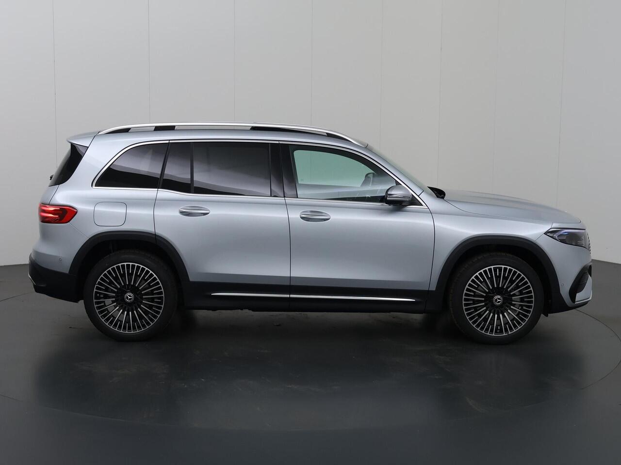 Mercedes-Benz EQB 250+ AMG Line 71 kWh | Panoramaschuifdak | Head-up display | Keyless go | Verstelbare demping| Smartphone-integratie |