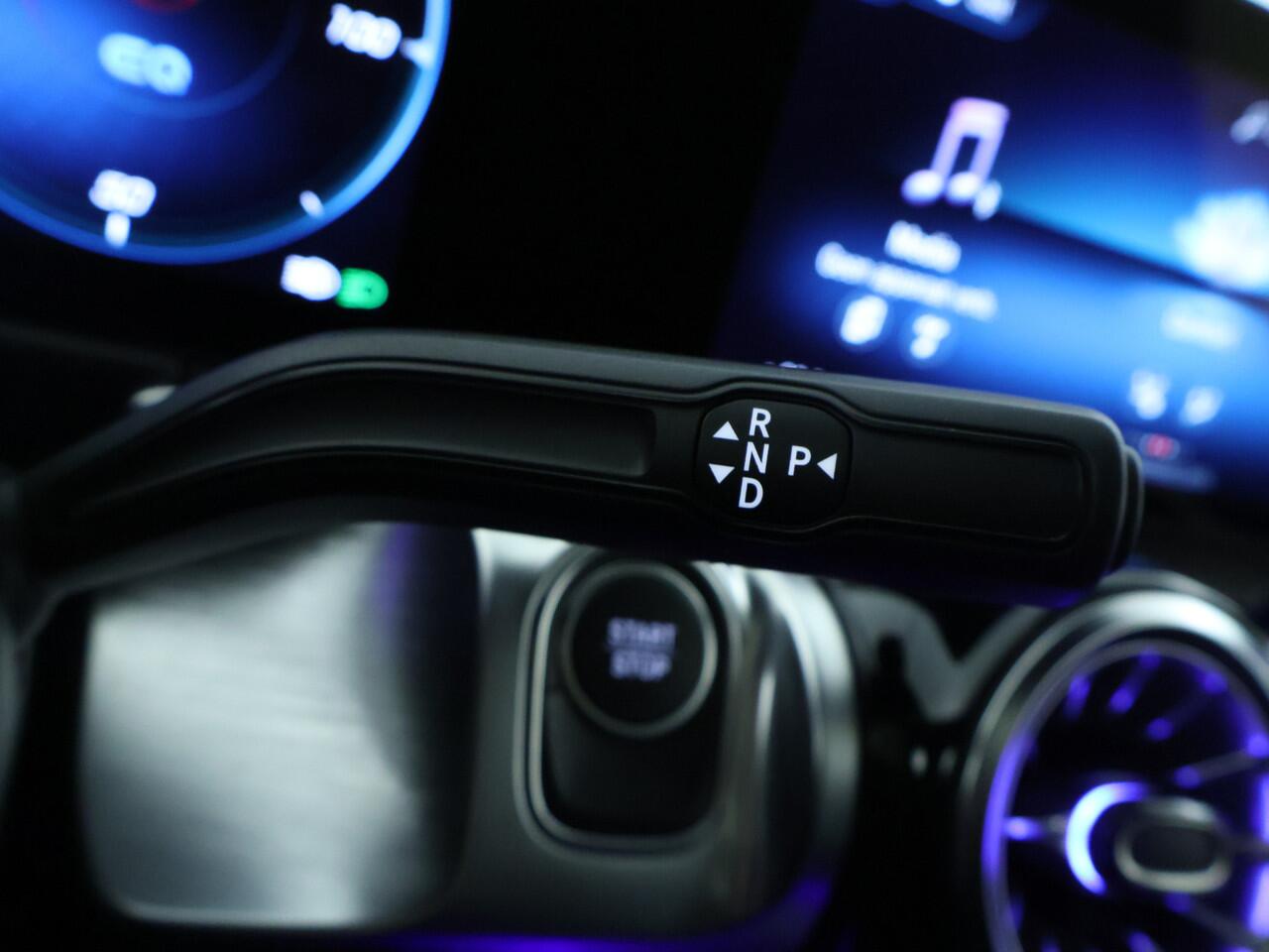 Mercedes-Benz EQB 300 4MATIC AMG Line 7p. 67 kWh | KEYLESS-GO comfort pakket | Stoelverwarming vooraan | MBUX augmented reality voor navigatie | Inclusief 48 maanden MB Certified garantie voor Europa.