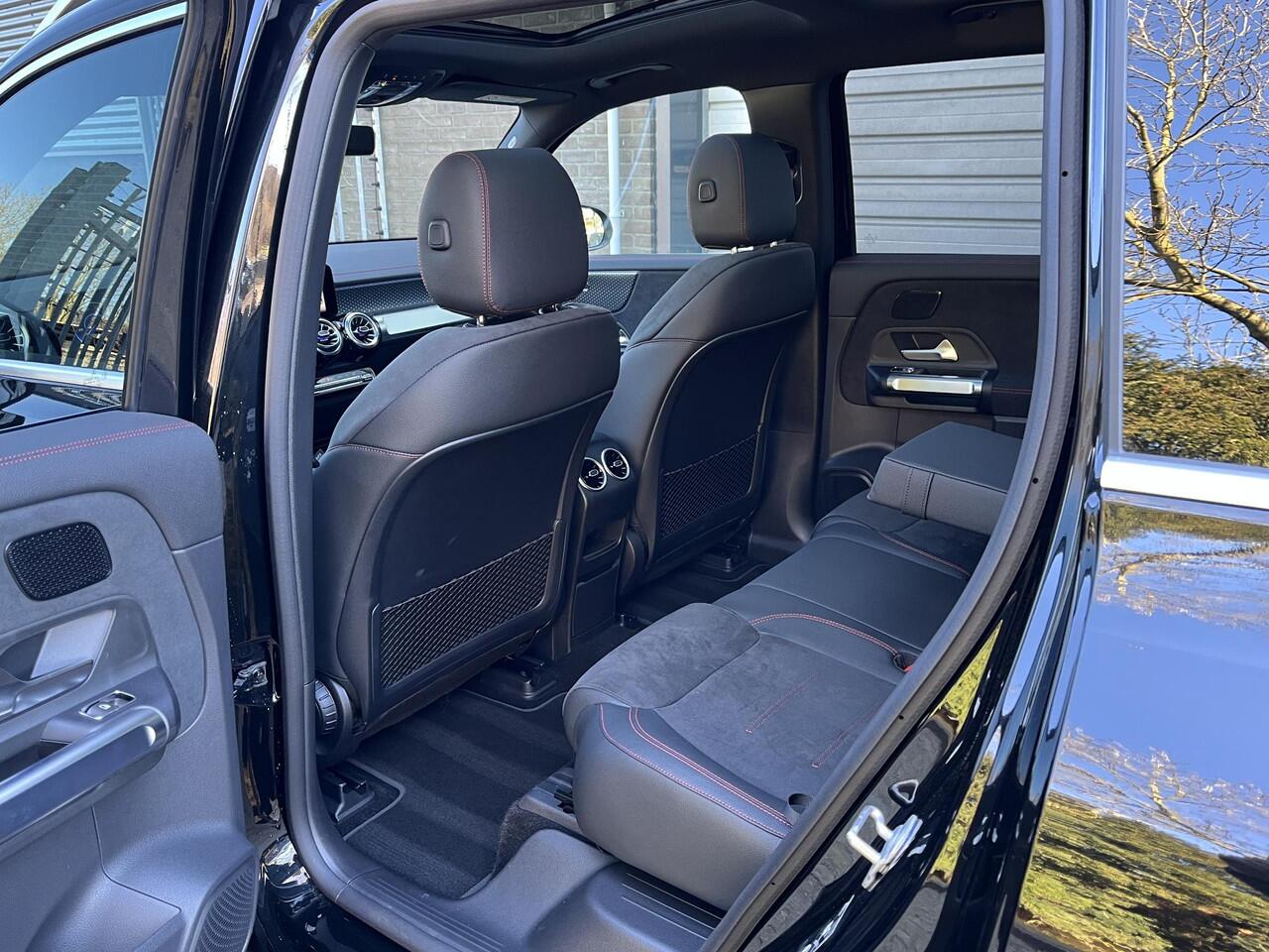 Mercedes-Benz EQB 250+ AMG | Panoramadak | Dodehoekassistent | Donkergetint Glas Achter | Apple CarPlay | Android Auto | Advanced Sound System | Sfeerverlichting | Stoelverwarming | Verschuifbare Achterstoelen | Elektrisch Inklapbare Buitenspiegels