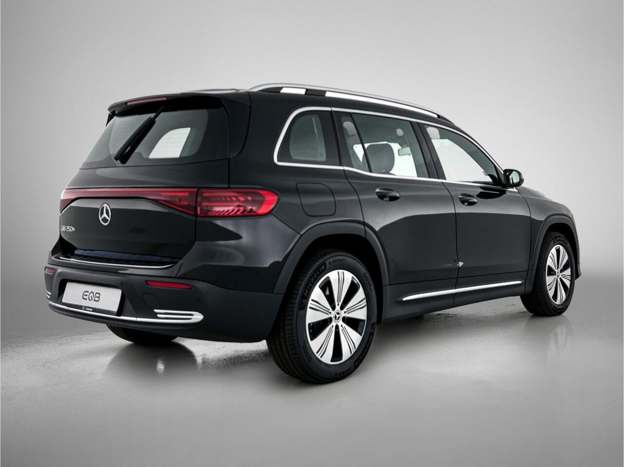 Mercedes-Benz EQB 250+ Business Solution 71 kWh | Parkeerpakket met achteruitrijcamera | EASY PACK achterklep | Zitcomfortpakket | Extra USB-poorten | Verwarmde stoelen vooraan | Sfeerverlichting | Licht- en zicht pakket |