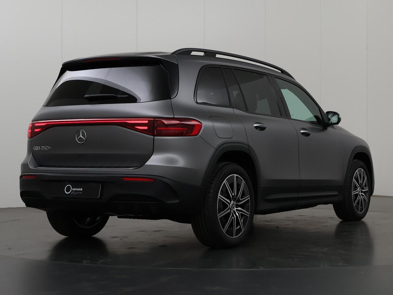 Mercedes-Benz EQB 250+ AMG Line 71 kWh l Nightpakket l Panoramadak