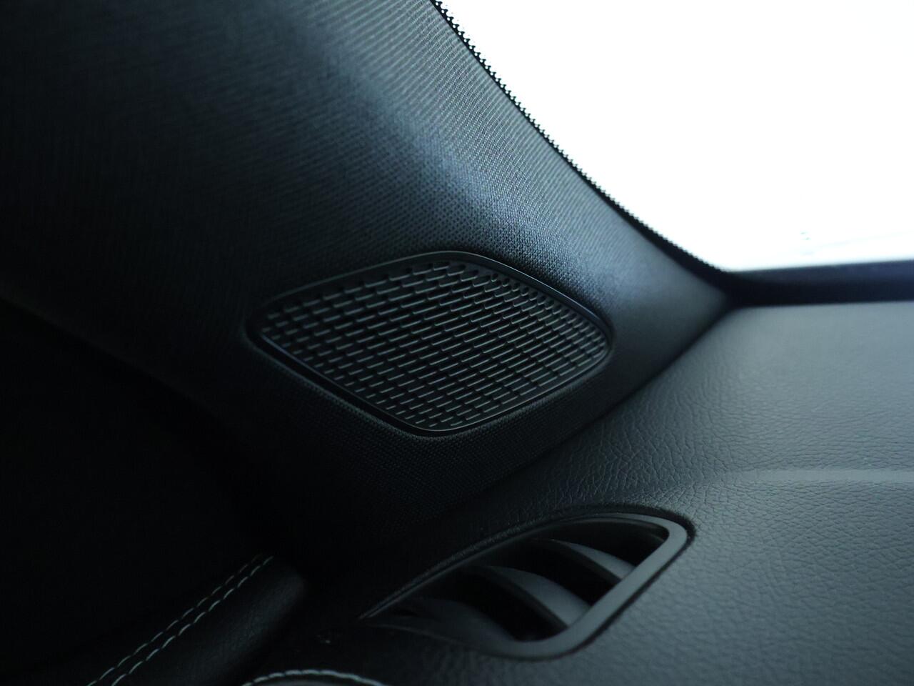 Mercedes-Benz EQB 300 4MATIC AMG Line 7p. 67 kWh | KEYLESS-GO comfort pakket | Stoelverwarming vooraan | MBUX augmented reality voor navigatie | Inclusief 48 maanden MB Certified garantie voor Europa.