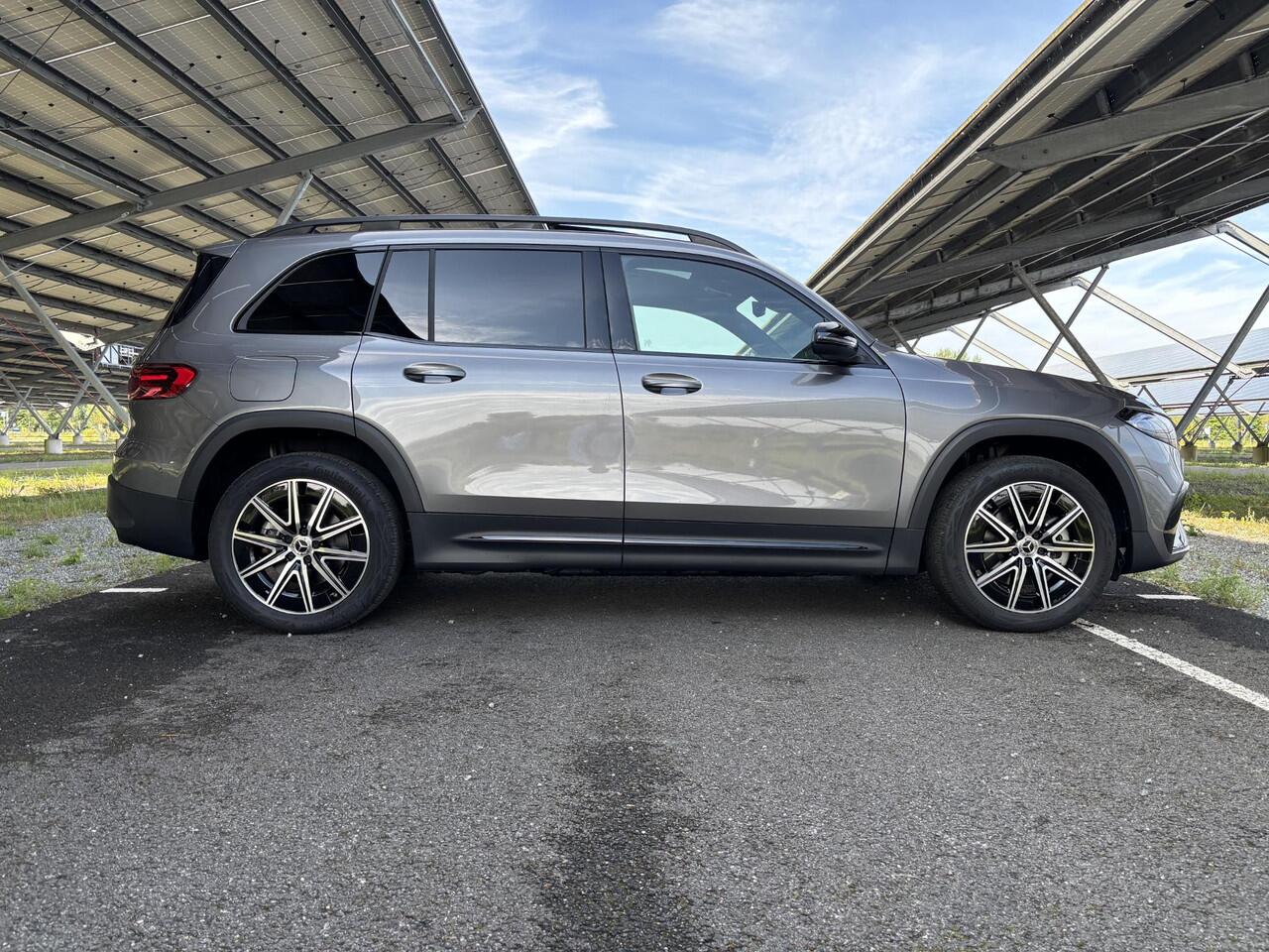 Mercedes-Benz EQB 250+ AMG Line 71 kWh | Night | Facelift | Panoramadak | Sfeerverlichting | Parkeercamera | Stoelverwarming |