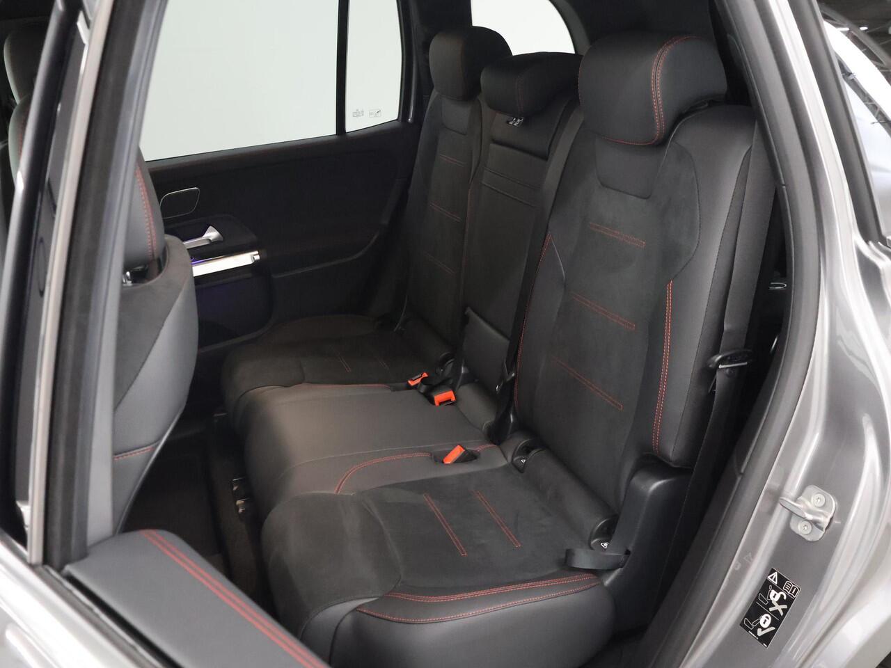 Mercedes-Benz EQB 250+ AMG Line 71 kWh | Head-up display | Panoramaschuifdak | Stoelverwarming | Keyless go | Smartphone-integratie |