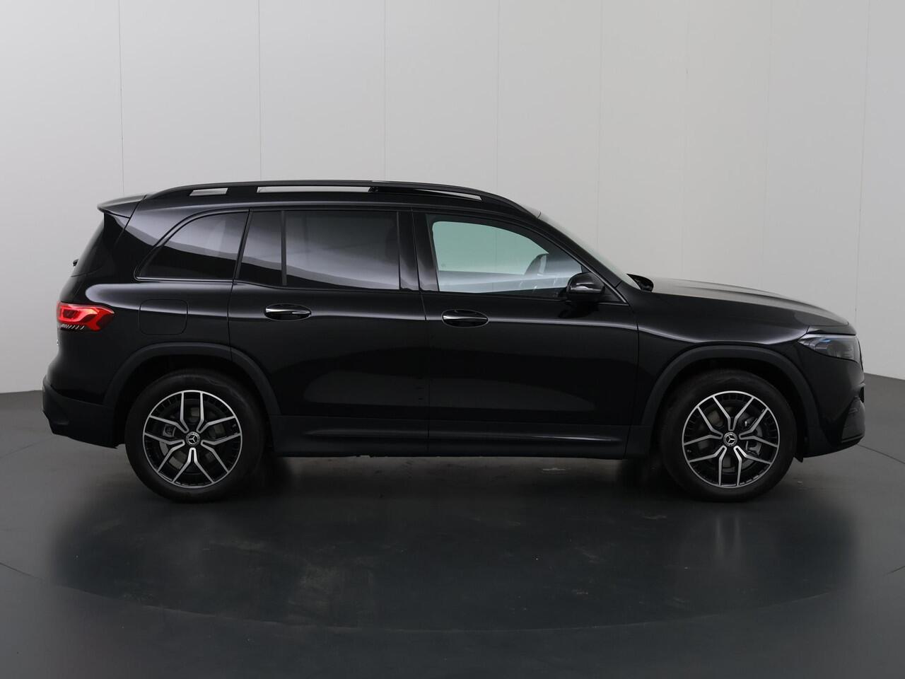 Mercedes-Benz EQB 300 4MATIC AMG NIGHT Premium 67 kWh | Panoramadak | Sfeerverlichting | Apple Carplay | Stoelverwarming | Achteruitrijcamera |