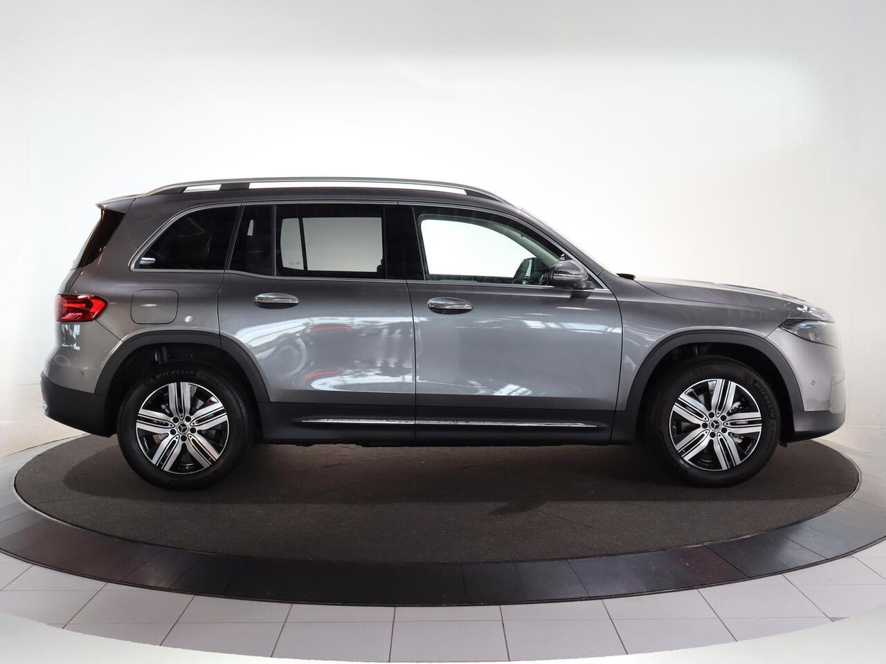 Mercedes-Benz EQB 250+ Luxury Line 7p. 71 kWh | 7-zitter | Memory stoelen | Sfeerverlichting | Panoramadak