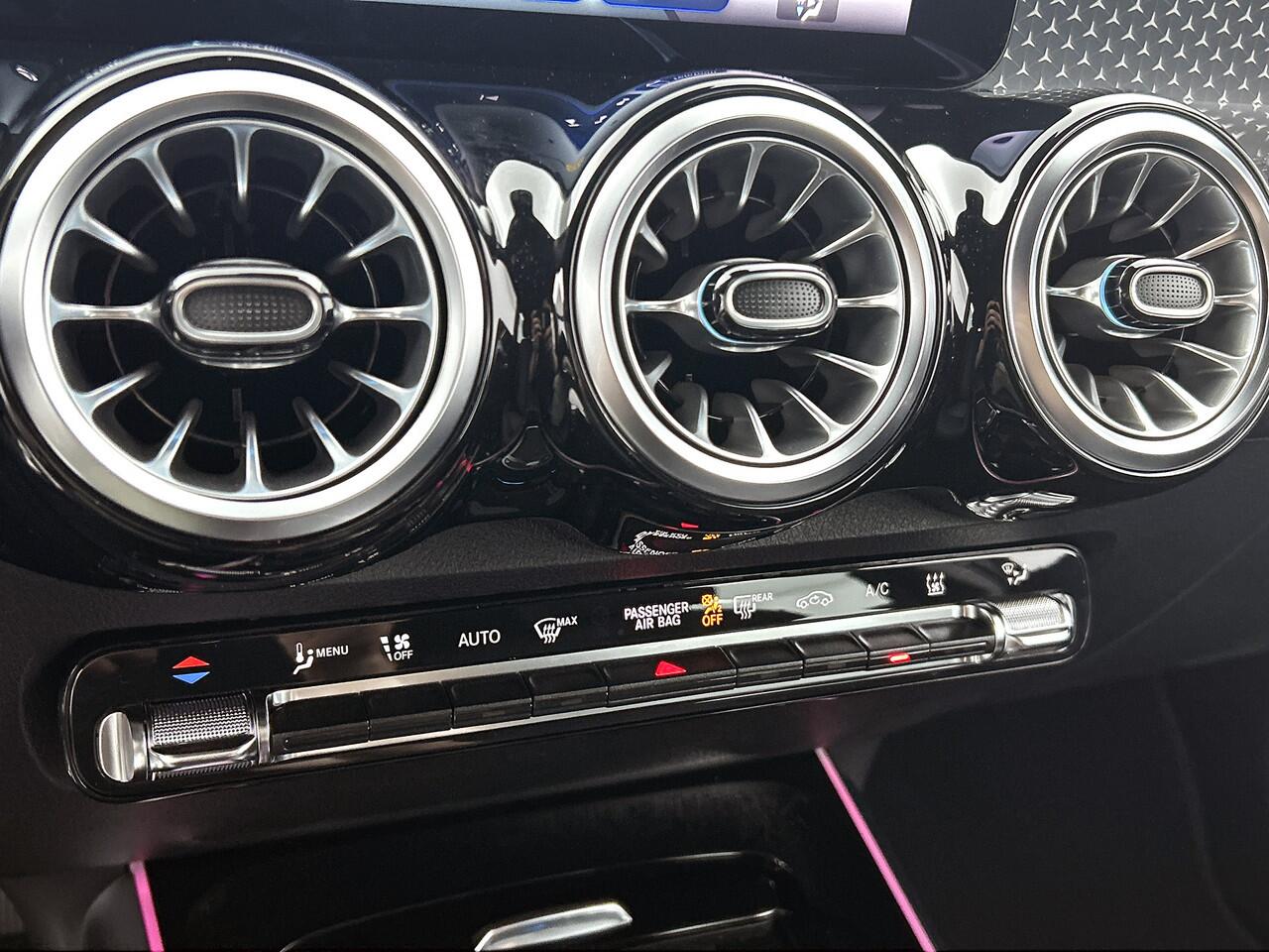 Mercedes-Benz EQB 250+ Business Solution 71 kWh | Widescreen display | Parkeerpakket met achteruitrijcamera | EASY PACK achterklep | Zitcomfortpakket | Extra USB-poorten | Verwarmde stoelen vooraan | Sfeerverlichting | Licht- en zicht pakket |