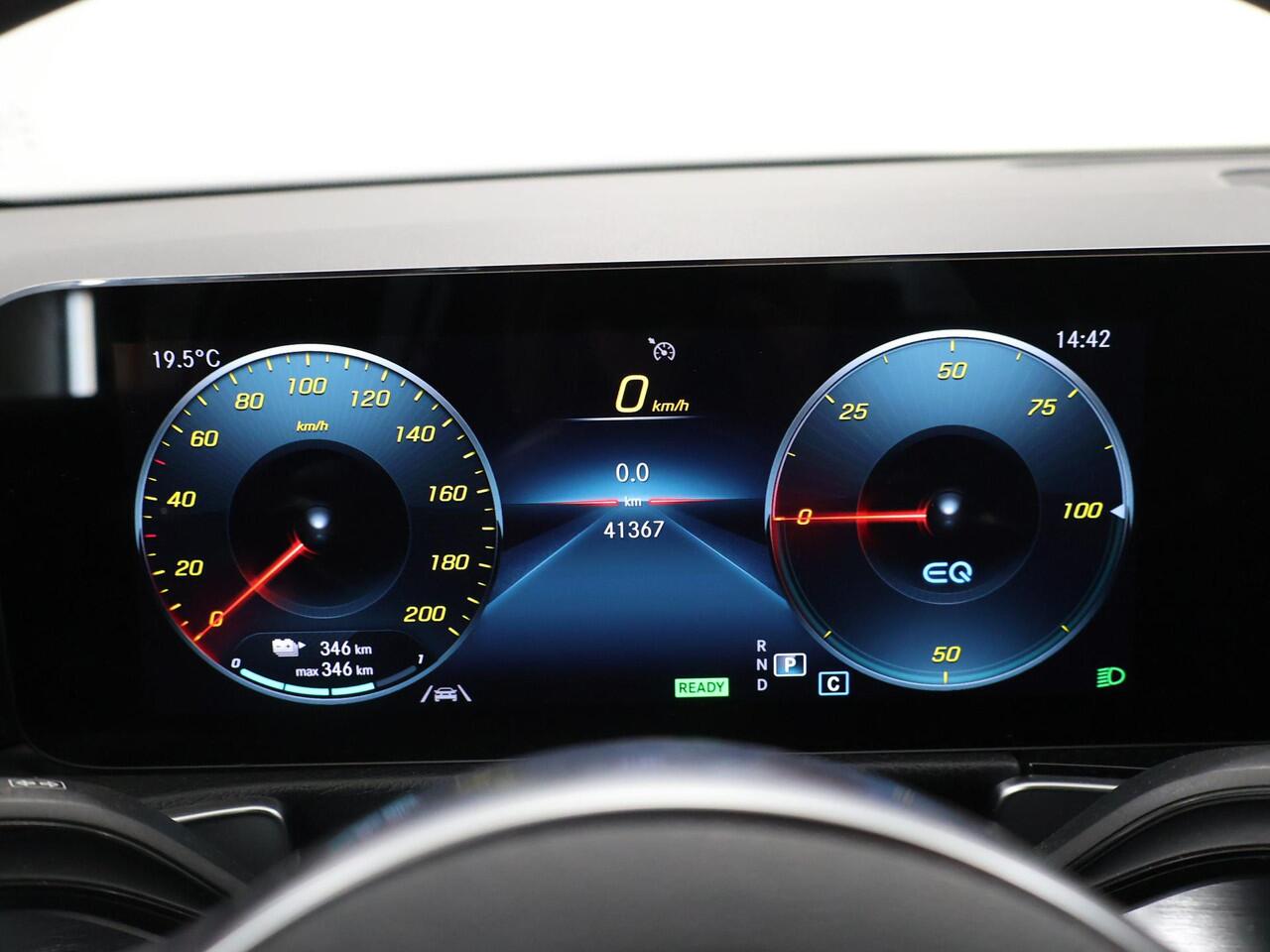 Mercedes-Benz EQB 250 AMG Line 67 kWh | Elektrische achterklep | Stoelverwarming | Augmented reality |