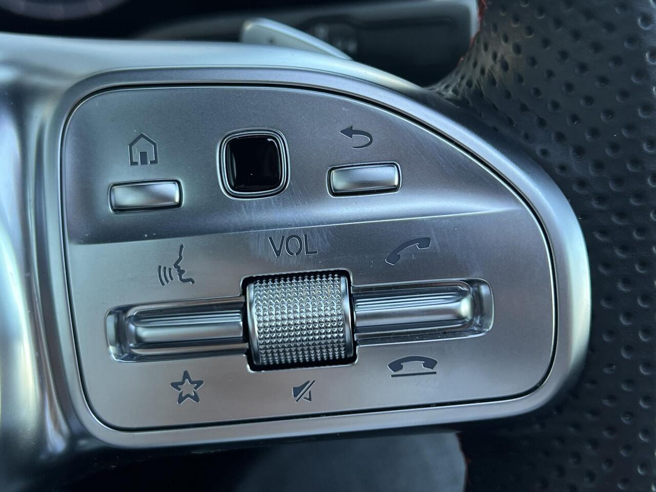 Mercedes-Benz EQB 250+ | AMG Line | Panoramadak | Night Pakket | Business Plus Pakket | Elektrisch Verstelbare Stoelen + Memory | Dodehoekassistent | 360° Camera | Advanced Sound System | Sfeerverlichting | Stoelverwarming