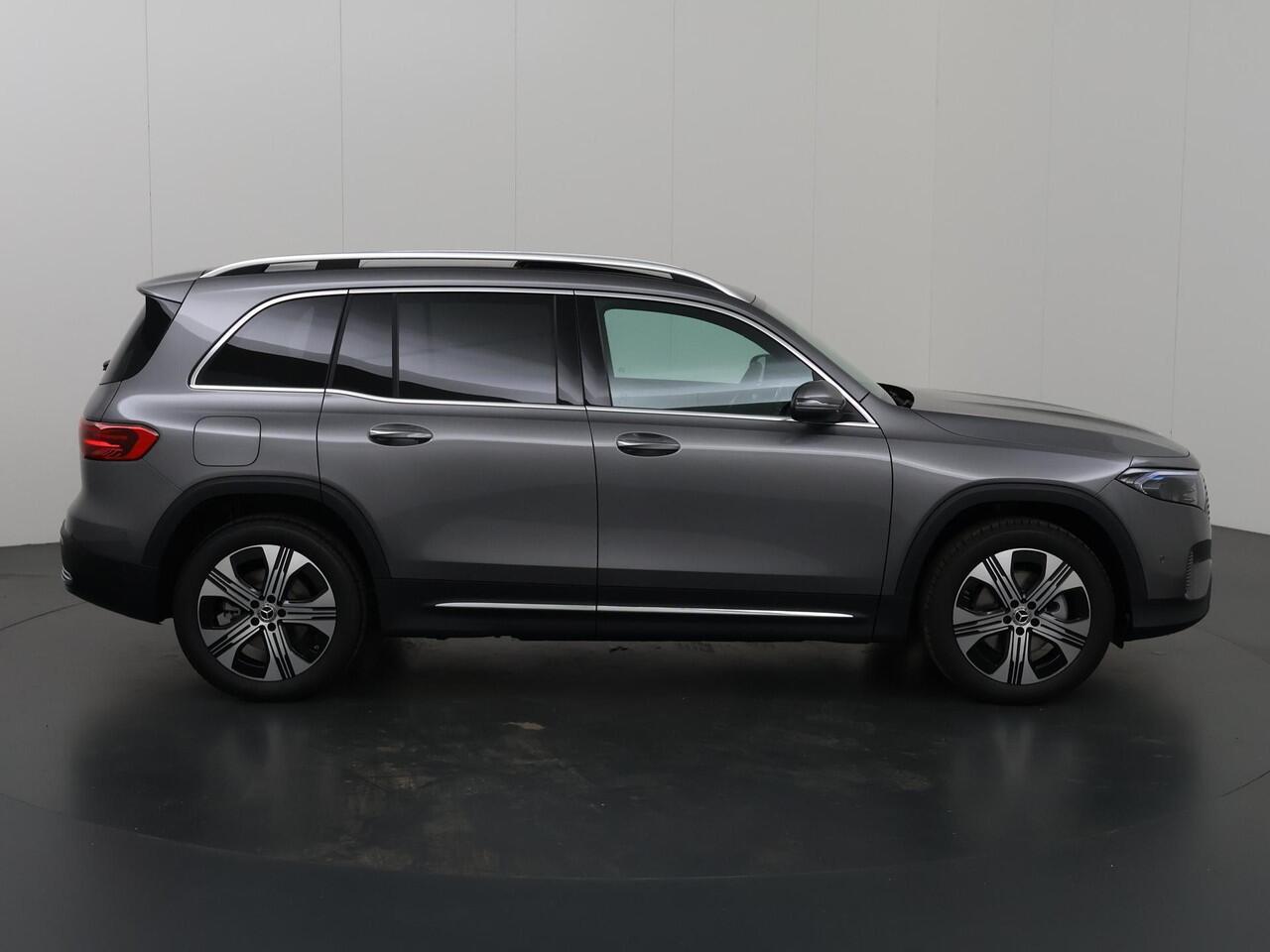 Mercedes-Benz EQB 250+ Luxury Line | Dodehoek Detectie | Panoramadak | Keyless Go | Sfeerverlichting | Stoelverwarming | Apple Carplay/Android Auto |