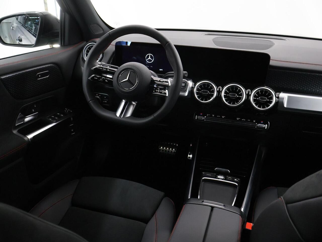 Mercedes-Benz EQB 250+ AMG Line 71 kWh l Nightpakket l Panoramadak | Stoelverwarming | Achteruitrijcamera | Sfeerverlichting |