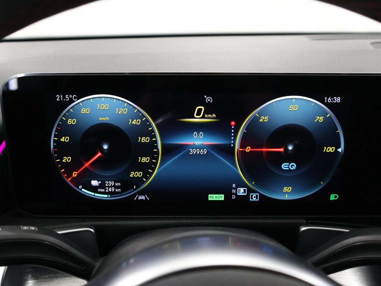 Mercedes-Benz EQB 250 AMG Line 71 kWh | Augmented reality | Stoelverwarming | Elektrische achterklep |