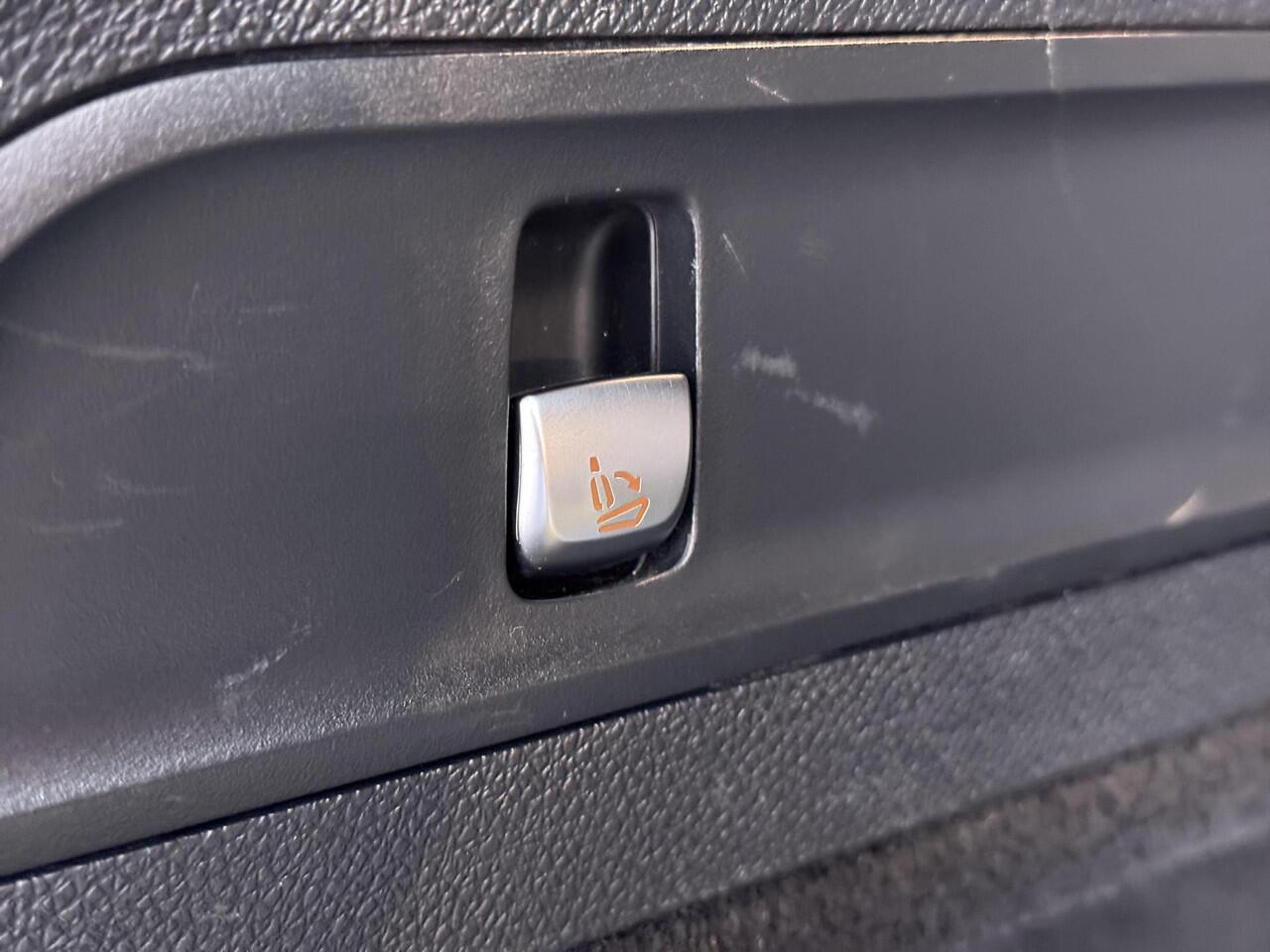 Mercedes-Benz EQC 400 4MATIC Business Solution AMG 80 kWh | SOH 94% | ADAPTIVE CRUISE CONTROL| ELEK. ACHTERKLEP| CAMERA| COMPLETE AUTO|