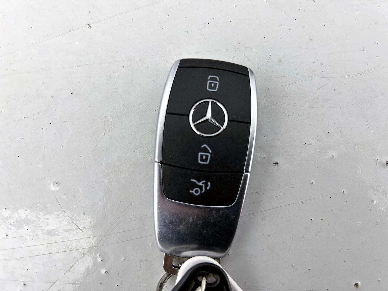 Mercedes-Benz EQC 400 4MATIC AMG Premium 80 kWh BLACK-LINE | TREKHAAK | SCHUIFDAK | EL. ACHTERKLEP