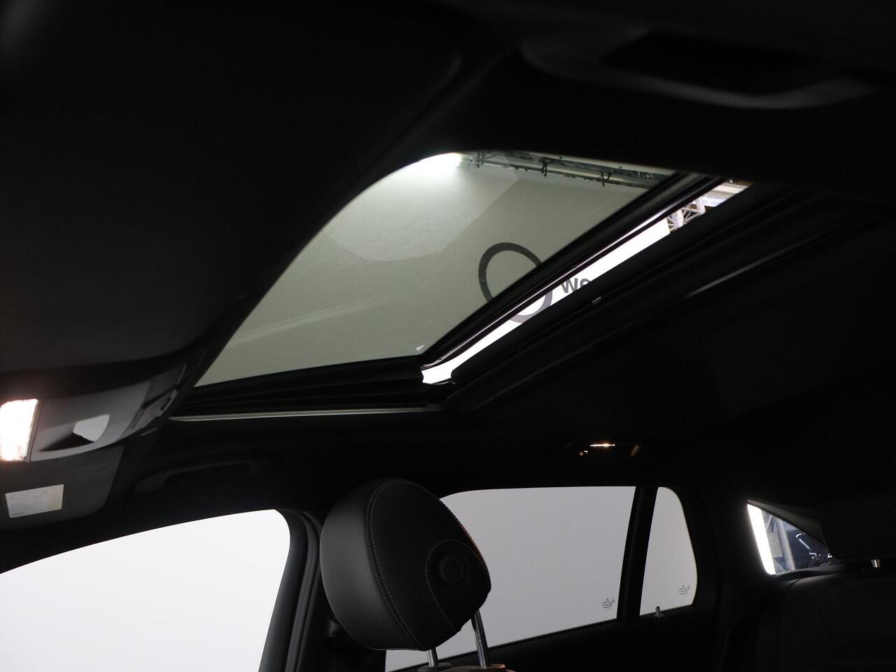 Mercedes-Benz EQC 400 4MATIC AMG Line 80 kWh | Night | Trekhaak | Memory | Schuif/kanteldak | 21" lichtmetalen velgen | Rijassistentiepakket |