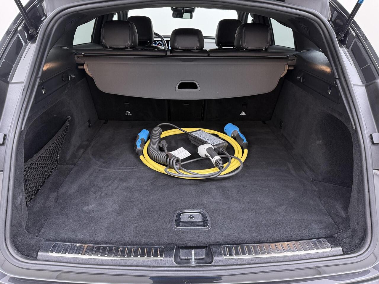 Mercedes-Benz EQC 400 4MATIC Business Solution AMG 80 kWh | SOH 94% | ADAPTIVE CRUISE CONTROL| ELEK. ACHTERKLEP| CAMERA| COMPLETE AUTO|