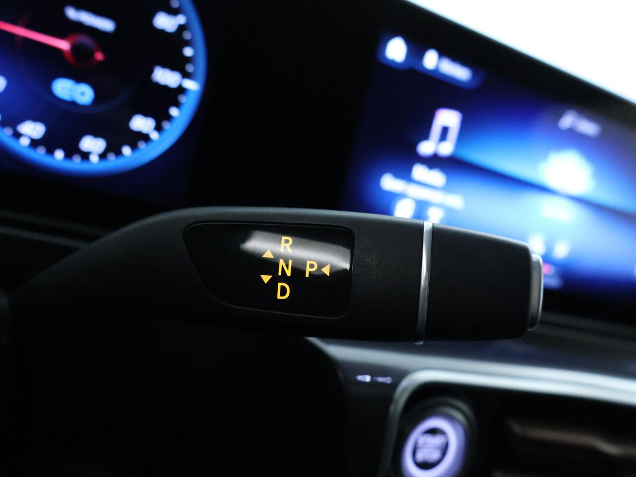 Mercedes-Benz EQC 400 4-MATIC Business Solution AMG 80 kWh | Rijassistentie Pack | Schuifdak | Burmester® | Head up | Sfeerverlichting | Memory | Keyless Go | Inclusief 48 maanden Mercedes-Benz Certified garantie voor Europa.