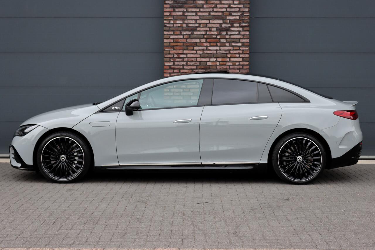 Mercedes-Benz EQE 300 AMG Line 89 kWh | Hyperscreen | Achterasbesturing | Distronic+ | Panoramadak | Burmester | Digital Light | Verwarmd Stuurwiel | Warmtepomp | Luchtkwaliteitspakket |