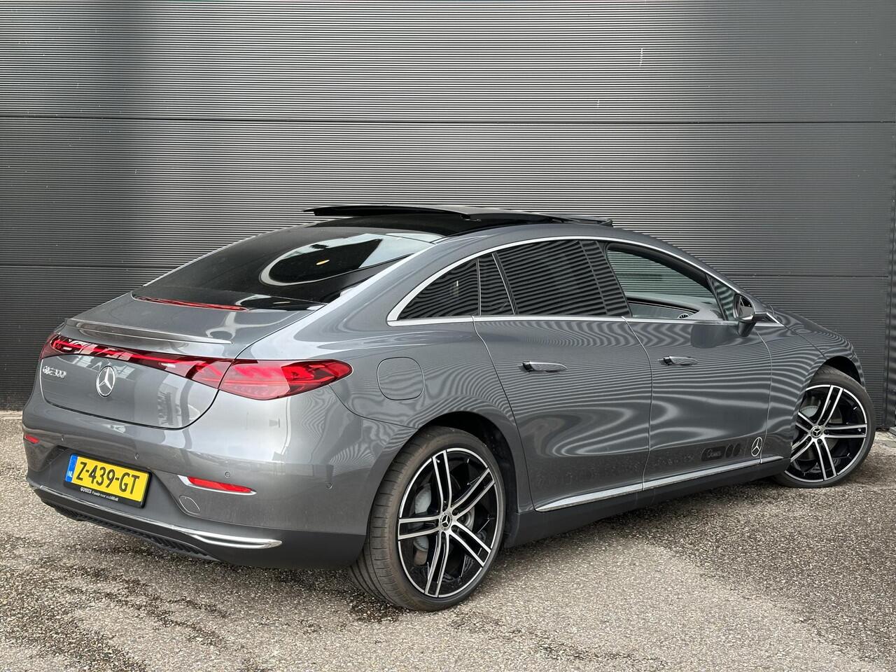 Mercedes-Benz EQE 300 Luxury Line | Panoramadak | Luchtvering | Achteruitrijcamera | Memorystoelen Verwarmd | Sfeerverlichting | Apple & Android Carplay