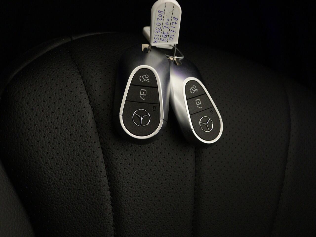 Mercedes-Benz EQE 300 Business Edition 90 kWh | Business Plus Pack | KEYLESS GO-pakket | AC Snellader | 20 inch velgen | Rijassistentiepakket | Dodehoekassistent | Premium sfeerverlichting | Memorypakket |