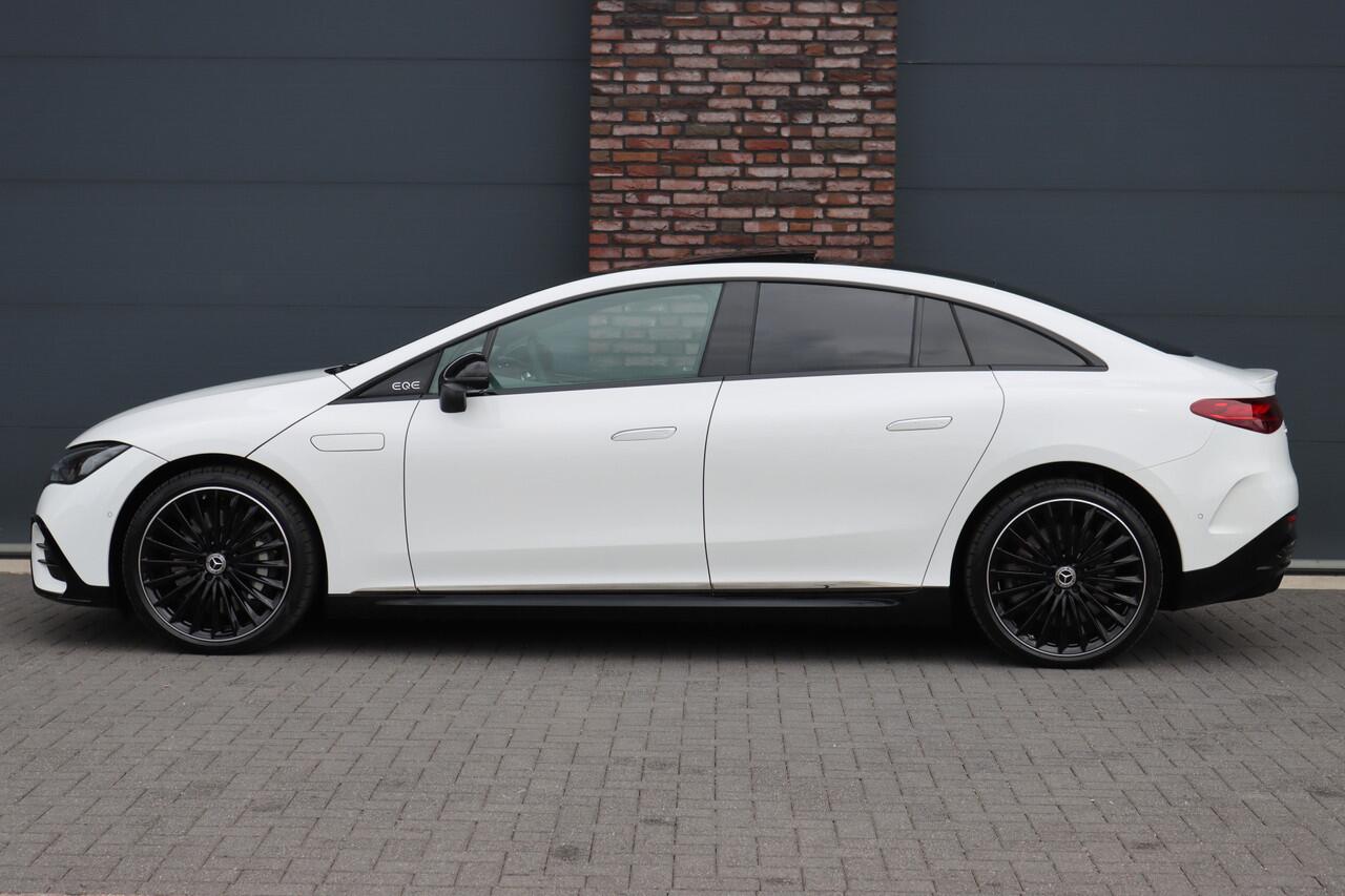 Mercedes-Benz EQE 300 Premium AMG Line 89 kWh | Hyperscreen | Airmatic | Distronic+ | Memory | Burmester | Digital Light | Panoramadak | Warmtepomp | Surround Camera | Augmented Reality | Leder | Keyless Go |